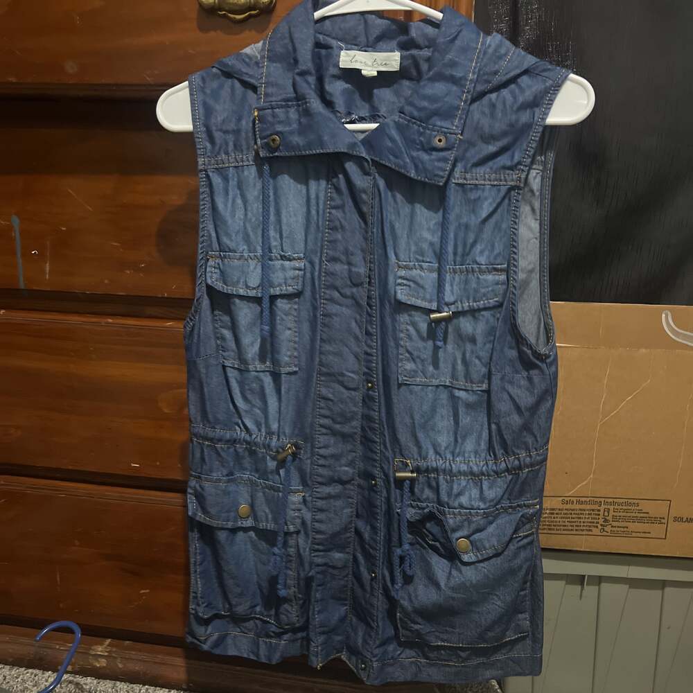 Love Tree Blue Chambray Denim Sleeveless Utility Hooded Vest